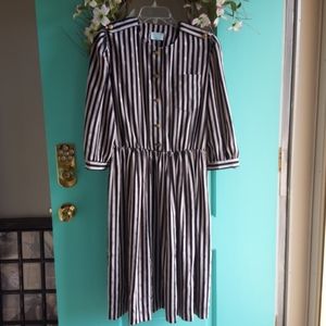 Vintage Lady Carol Petite Dress - 10